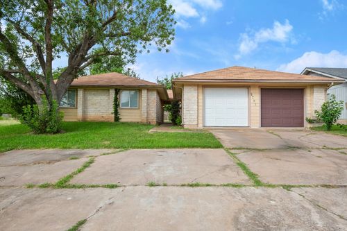 a-2703 Sunny Ln, Taylor, TX, 76574-5121 | Card Image