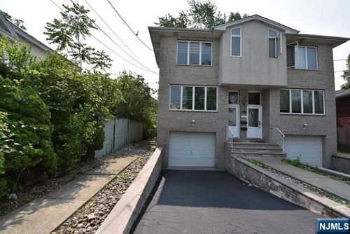 2482 5th St, Fort Lee, NJ, 07024-7840 | Card Image