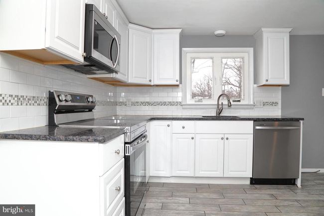 3431 Skyview Dr, House other with 3 bedrooms, 2 bathrooms and null parking in GLENVILLE PA | Image 4