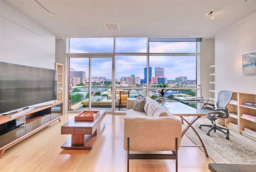 apt-809-555 E 5th St, Austin, TX, 78701-3899 | Card Image