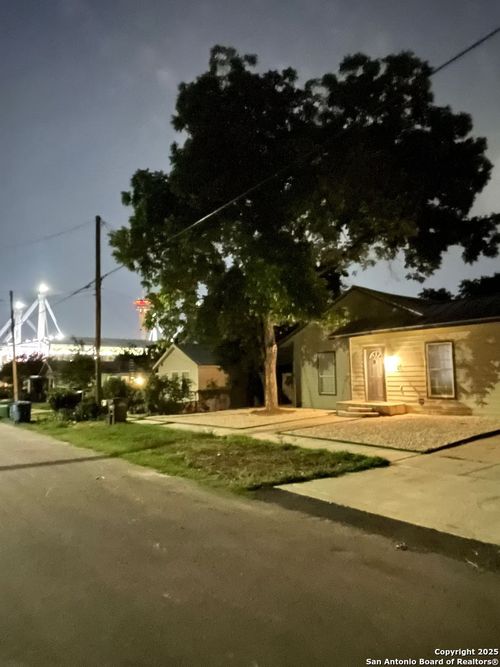 119 Fairfax, San Antonio, TX, 78203-1221 | Card Image