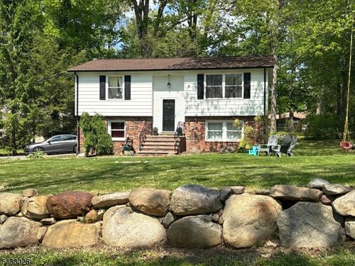 19 Circle Dr, Oak Ridge, NJ, 07438-9005 | Card Image