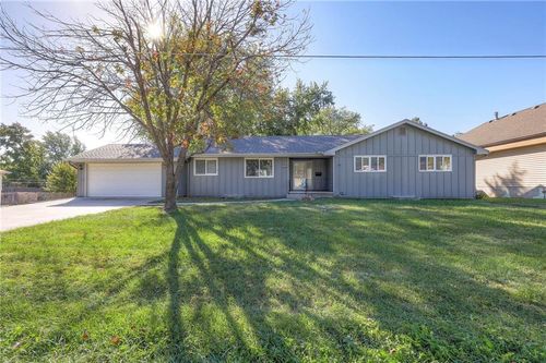 104 Olive St, Lansing, KS, 66043-1639 | Card Image