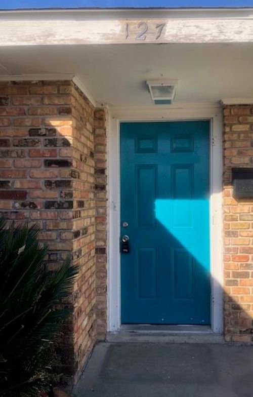 127 Hawkins St, Gretna, LA, 70056-3880 | Card Image