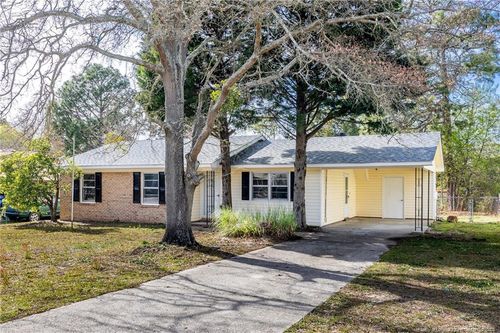 3636 Metric Dr, Hope Mills, NC, 28348-2227 | Card Image