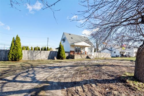 1721 E Woodward Heights Blvd, Hazel Park, MI, 48030-1663 | Card Image