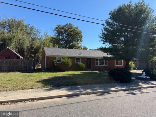 82 S School St, GIBBSTOWN, NJ, 08027-1332 | Card Image