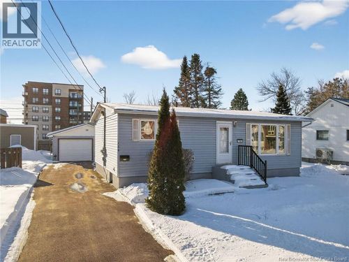 124 Redmond St, Moncton, NB, E1A3J7 | Card Image