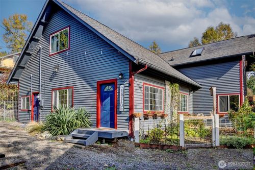 35904 Se 46th St, Fall City, WA, 98024-9700 | Card Image