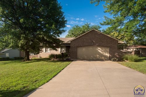 2121 Nw Kendall Dr, Topeka, KS, 66618-1219 | Card Image