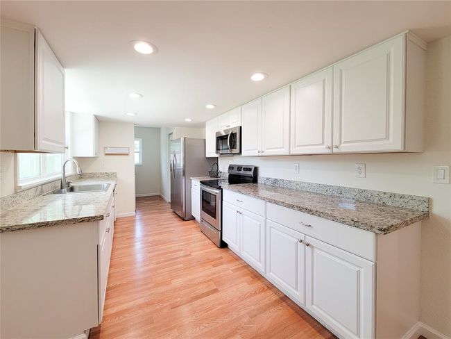 Kitchen w granite countertops | Image 18