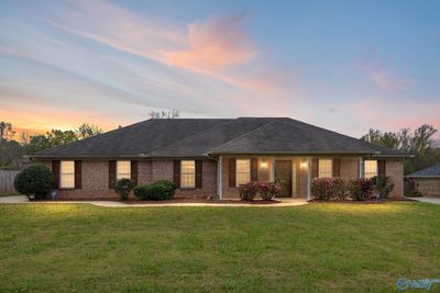 572 Robins Road, House other with 4 bedrooms, 2 bathrooms and null parking in Harvest AL | Image 1