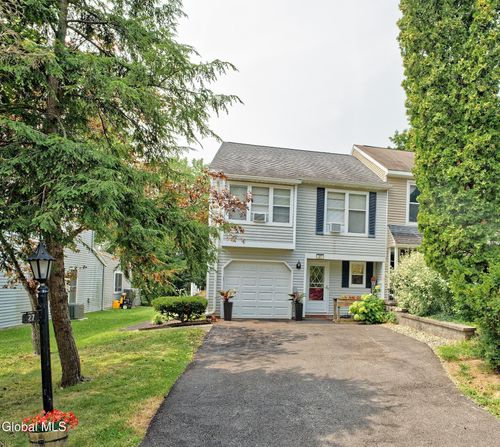 27 Carriage Rd, Clifton Park, NY, 12065-7503 | Card Image