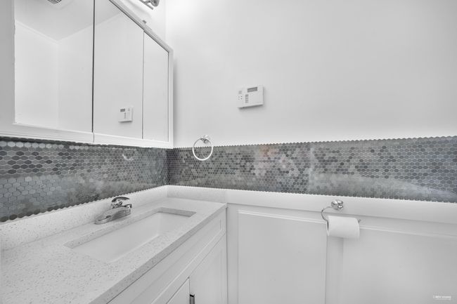 6407 Clinton St, House other with 6 bedrooms, 4 bathrooms and 5 parking in Burnaby BC | Image 17