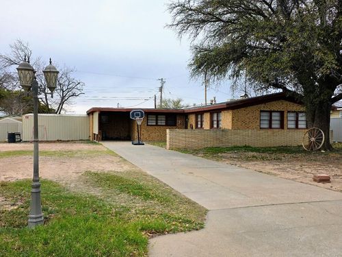 1029 E 7th St, Big Lake, TX, 76932-4129 | Card Image