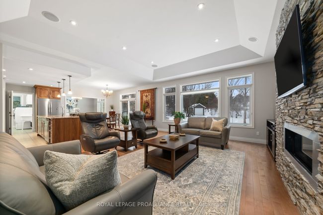 18 Windwhisper Dr, House other with 3 bedrooms, 2 bathrooms and 7 parking in Plainfield ON | Image 10