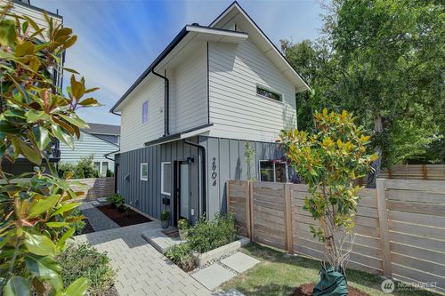 2904 W Bertona St, Seattle, WA, 98199-2747 | Card Image