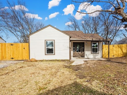 606 Se 10th St, Grand Prairie, TX, 75051-2305 | Card Image