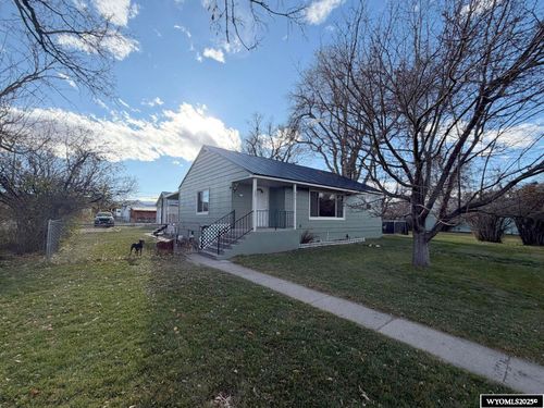 835 Garfield St, Lander, WY, 82520-3027 | Card Image