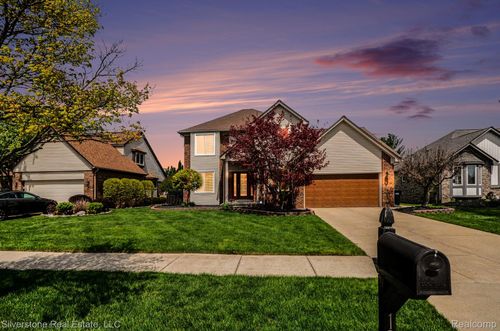 12887 Beechnut Dr, Sterling Heights, MI, 48313-1128 | Card Image