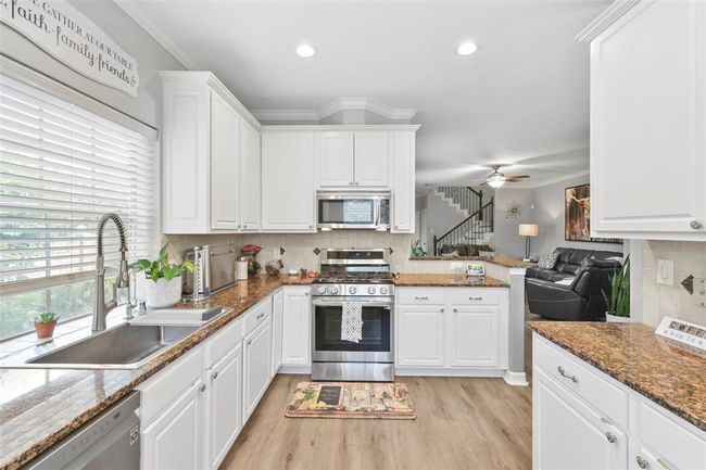 1110 Enclave Sq W, Townhouse with 3 bedrooms, 3 bathrooms and 2 parking in Houston TX | Image 18