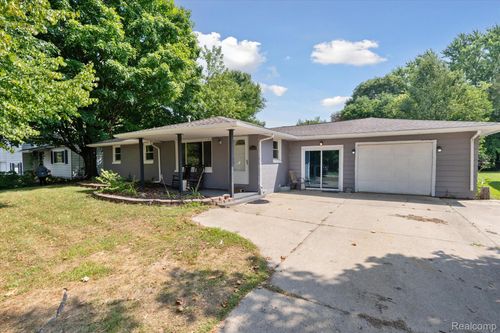 15181 Charluene Dr, Fenton, MI, 48430-1403 | Card Image