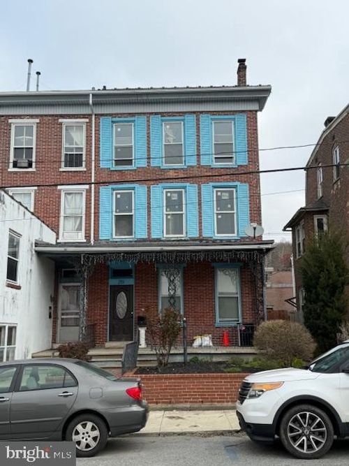 251 E Chestnut St, COATESVILLE, PA, 19320-3232 | Card Image