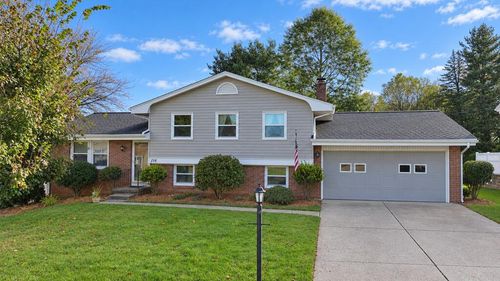 116 Yorkshire Rd, Lexington, OH, 44904-9566 | Card Image