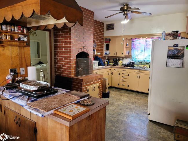 202 N West St, House other with 4 bedrooms, 2 bathrooms and null parking in Sigourney IA | Image 7