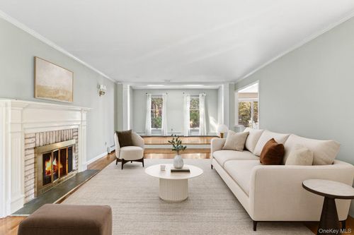 55 North Dr, Manhasset, NY, 11030-1416 | Card Image