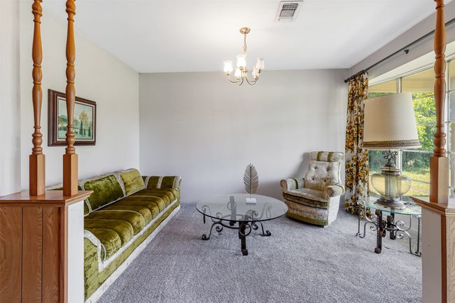 Bay window adds lovely light | Image 5