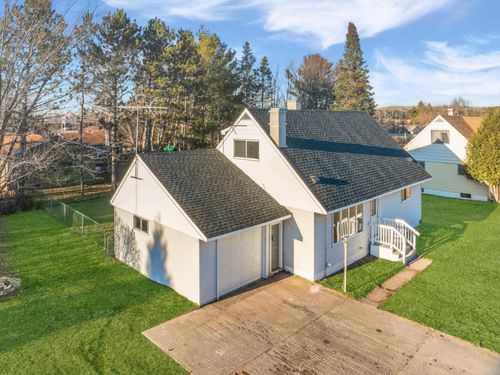 201 Arlington Rd, Hoyt Lakes, MN, 55750-1115 | Card Image