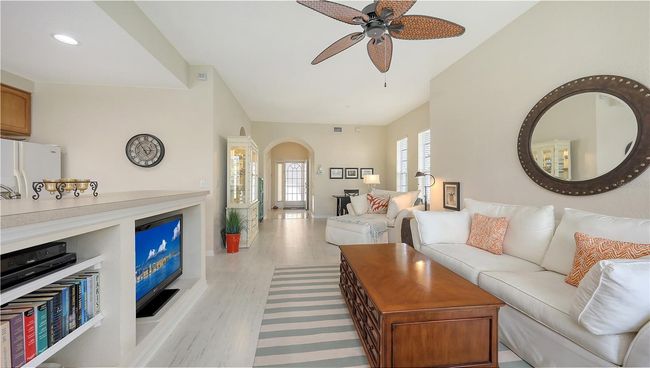 301B2 - 301 Ravinia Cir, Condo with 3 bedrooms, 2 bathrooms and null parking in VENICE FL | Image 10