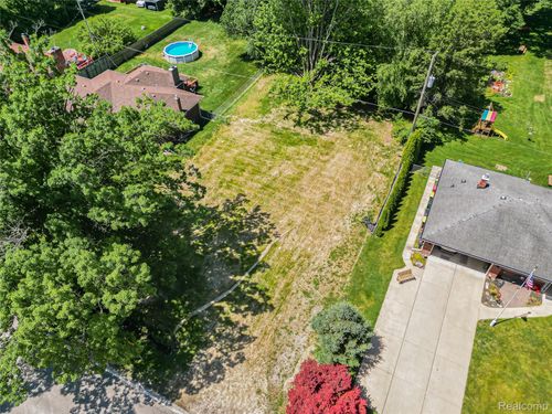 45215 Fairchild Rd, Macomb, MI, 48042-5417 | Card Image
