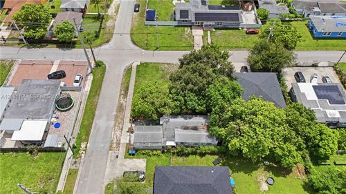 2106 Nw 70th St, Miami, FL, 33147-6942 | Card Image