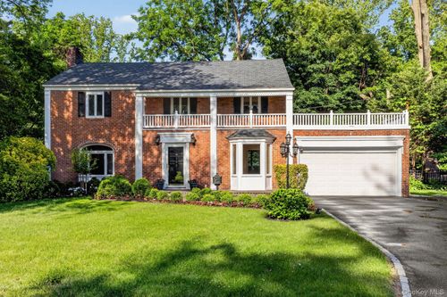 190 Sussex Dr, Manhasset, NY, 11030-3737 | Card Image