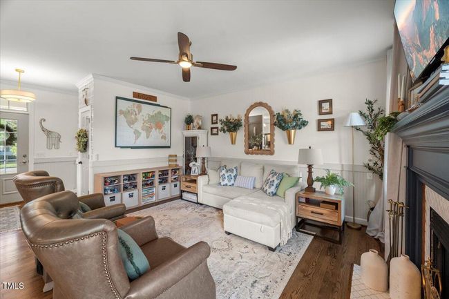 living room | Image 14