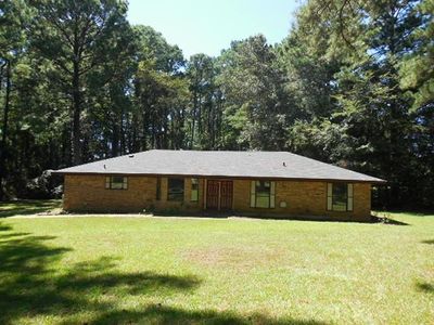 Single story home featuring a front lawn | Image 1