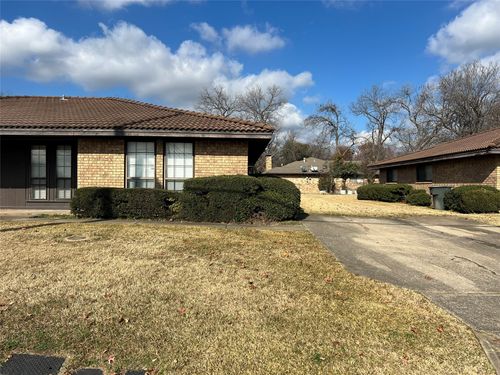 2301 N Woods St, Sherman, TX, 75092-2612 | Card Image