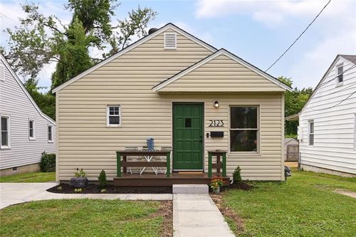 2123 E 26th Ave, North Kansas City, MO, 64116-3231 | Card Image