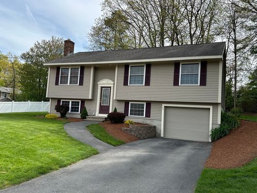 59 Bennett St, Hudson, MA, 01749-1752 | Card Image