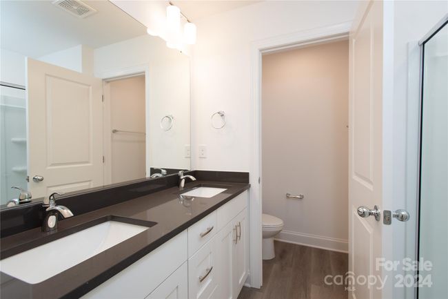 Primary Bathroom | Image 17