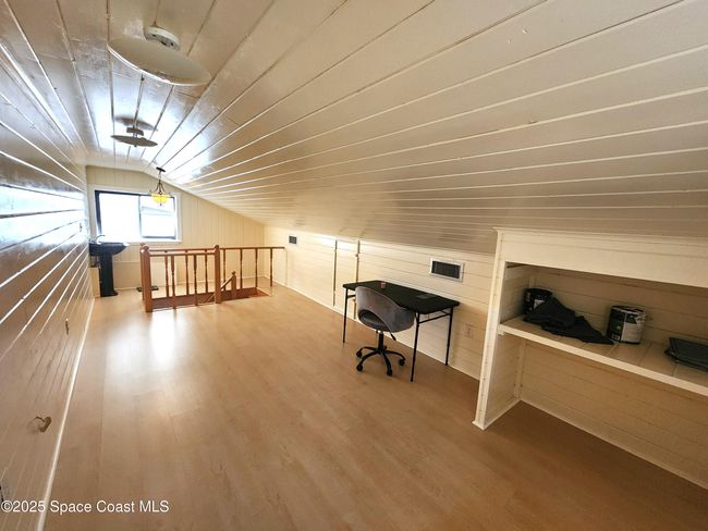 Loft w/ Plumbed sink | Image 9