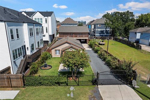 1131 W 22nd St, Houston, TX, 77008-1805 | Card Image