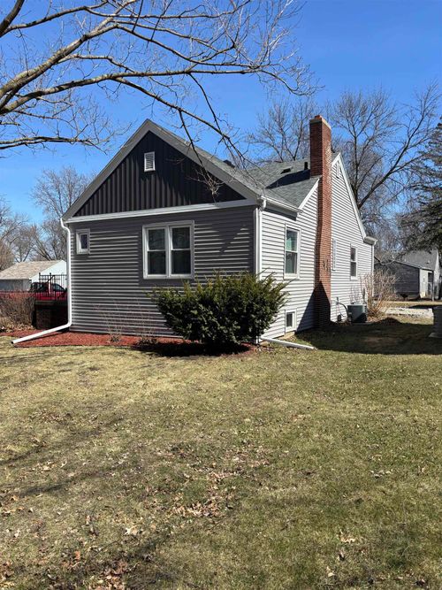 1622 1st Ave E, Spencer, IA, 51301-4338 | Card Image