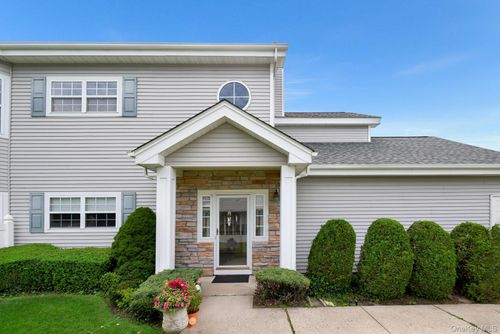 533 Highland Ct, Moriches, NY, 11955-1734 | Card Image