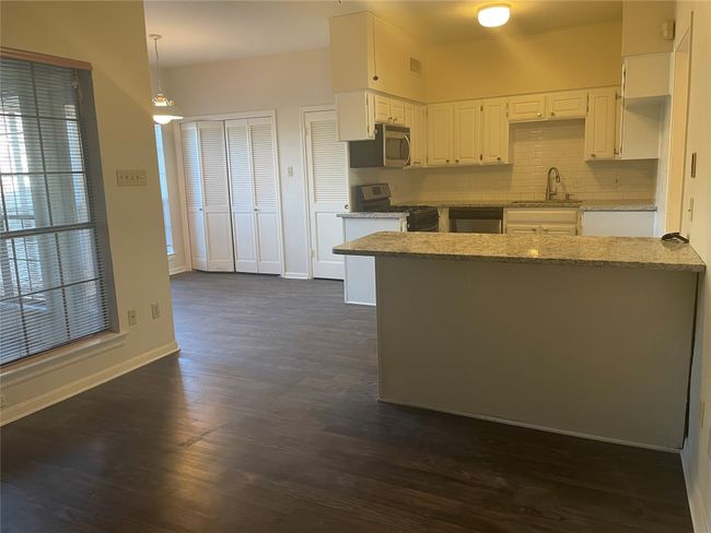 2025 Heatherbrook Dr, Townhouse with 2 bedrooms, 2 bathrooms and null parking in Grapevine TX | Image 5