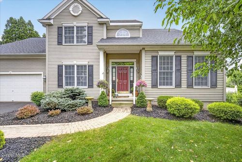 13 Bergen Woods Dr, Cohoes, NY, 12047-4951 | Card Image
