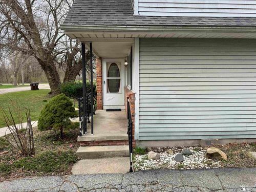 647 Washington Ave, Temperance, MI, 48182-1627 | Card Image