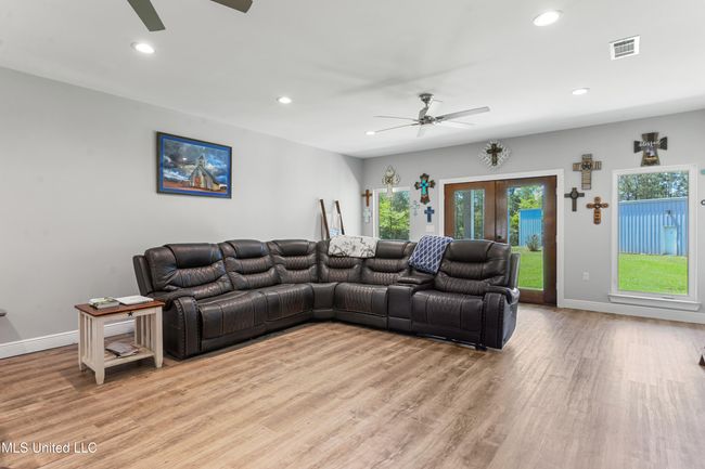 BUSBY MAIN LIVINGROOM 1 | Image 14